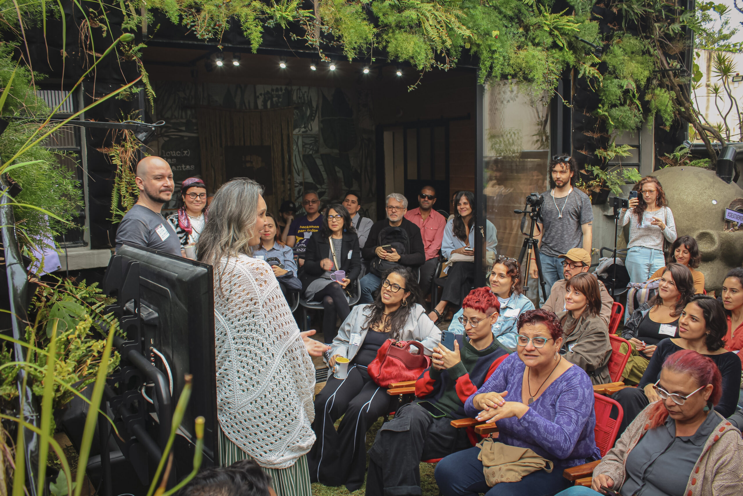 Ambiente histórico e integrado à natureza da Casa Terrária